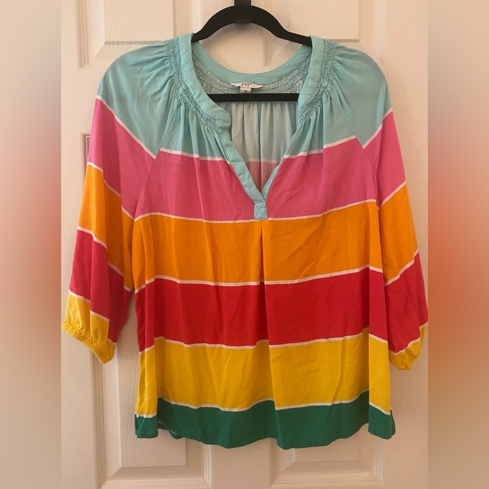 Cute colorful top!